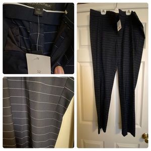 NWT Banana Republic capris. Size 12. Navy with white stripe.